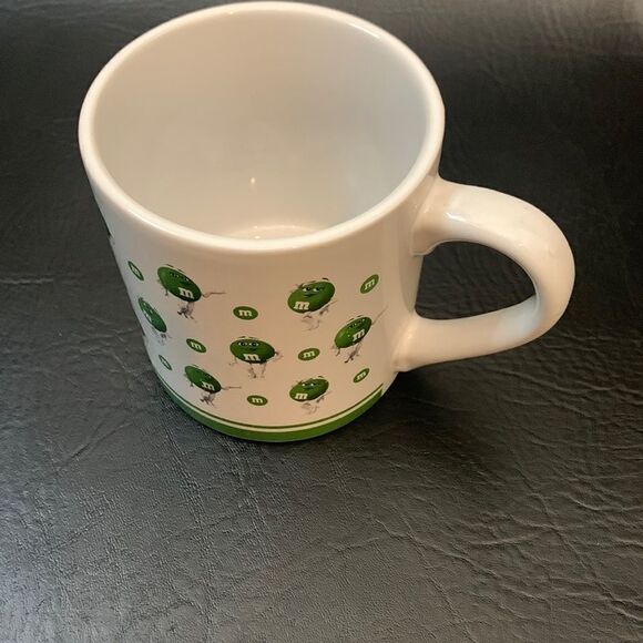 M&M’s Mars 2018 Green White Ceramic Mug 16 Ounces Handle Microwave Dishwasher - Picture 2 of 6